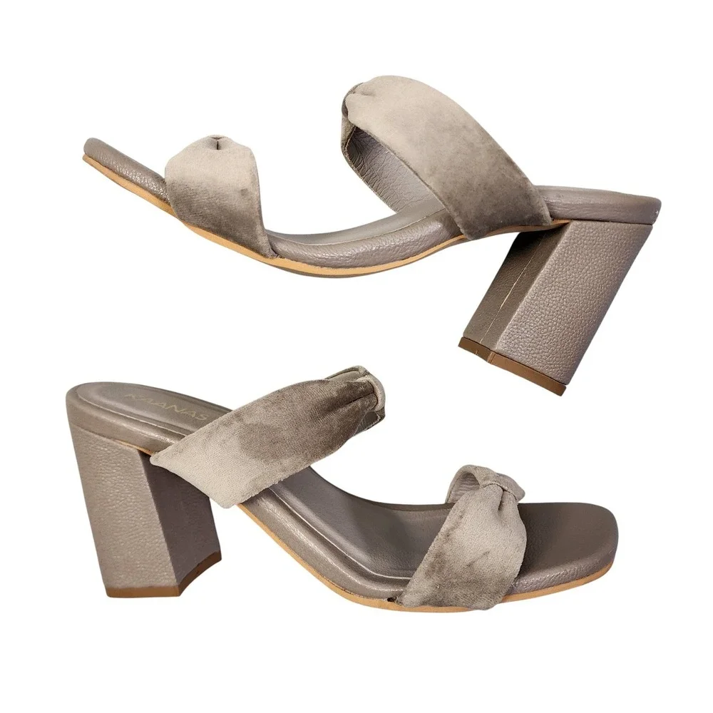 KAANAS Womens Gramercy Velvet Bow Heel Size 9 Taupe Gray‎ Girlhoodcore Flirty